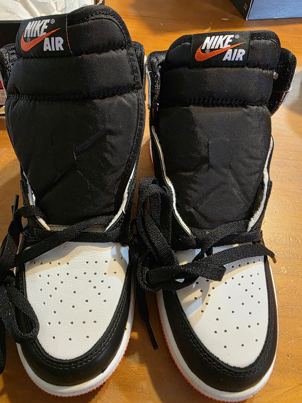 Air Jordan 1 Retro High OG GS-Comes With Black, White, & Orange Laces-Size 6.5Y